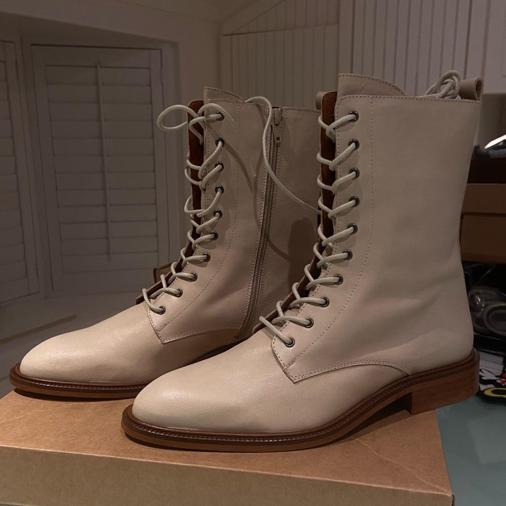 ANTHROPOLOGIE Beige boots size 39 New In Box